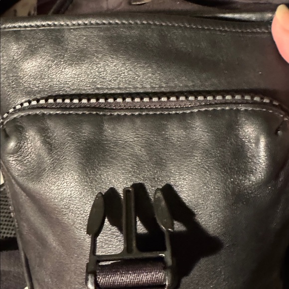 Coach Men's Black Leather Bag with hang tag. - Picture 11 of 12